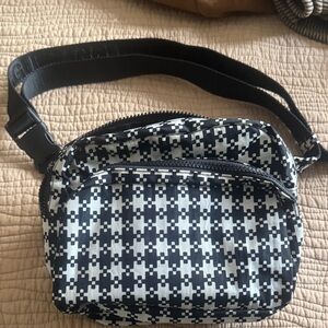 BAGGU Black and White Bum Bag